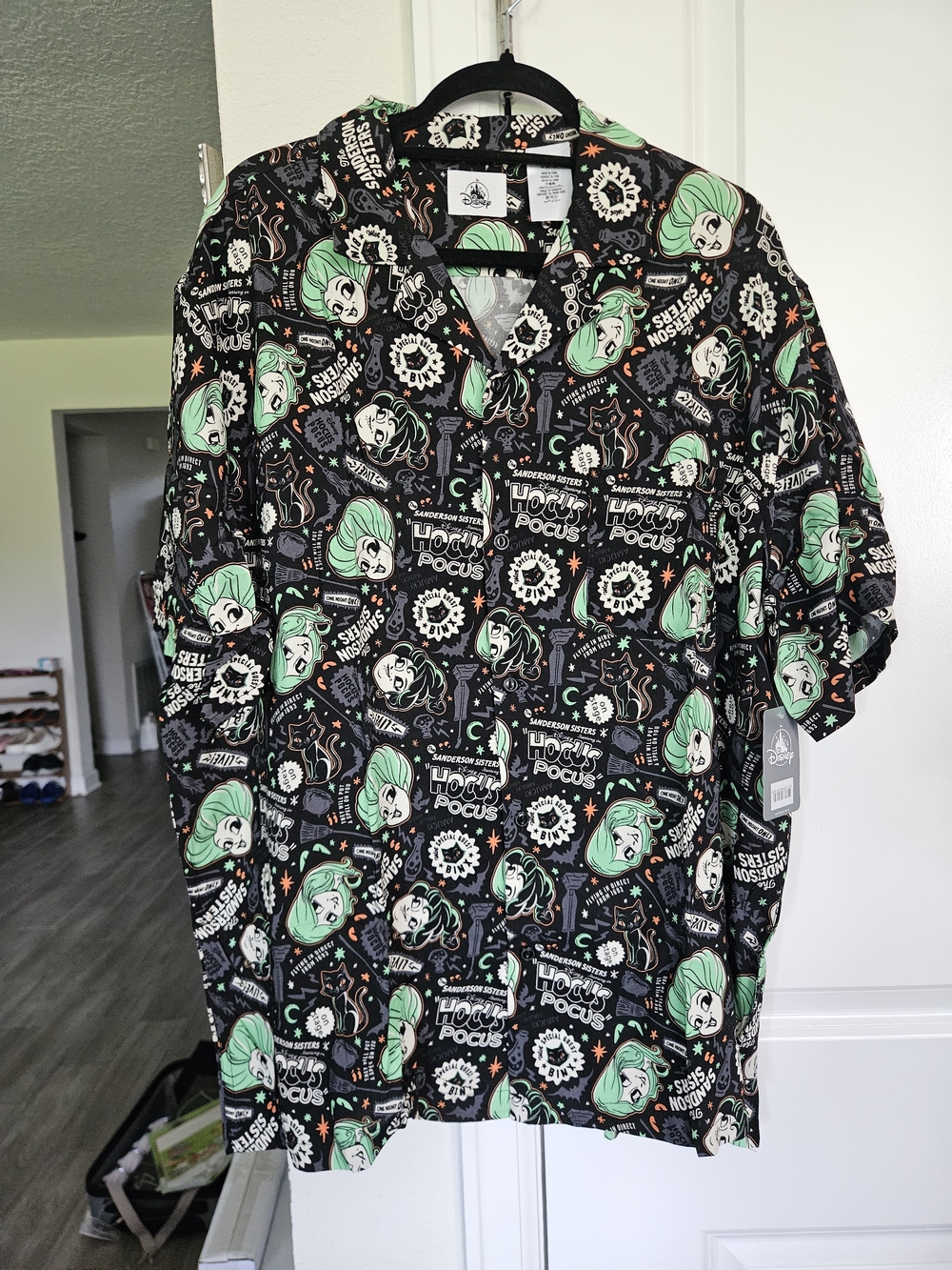 Disney Hocus Pocus Black & Green Casual Button-Down Shirt